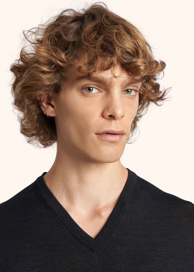 Kiton MAGLIA SCOLLO V LANA UK8651015 Promozione