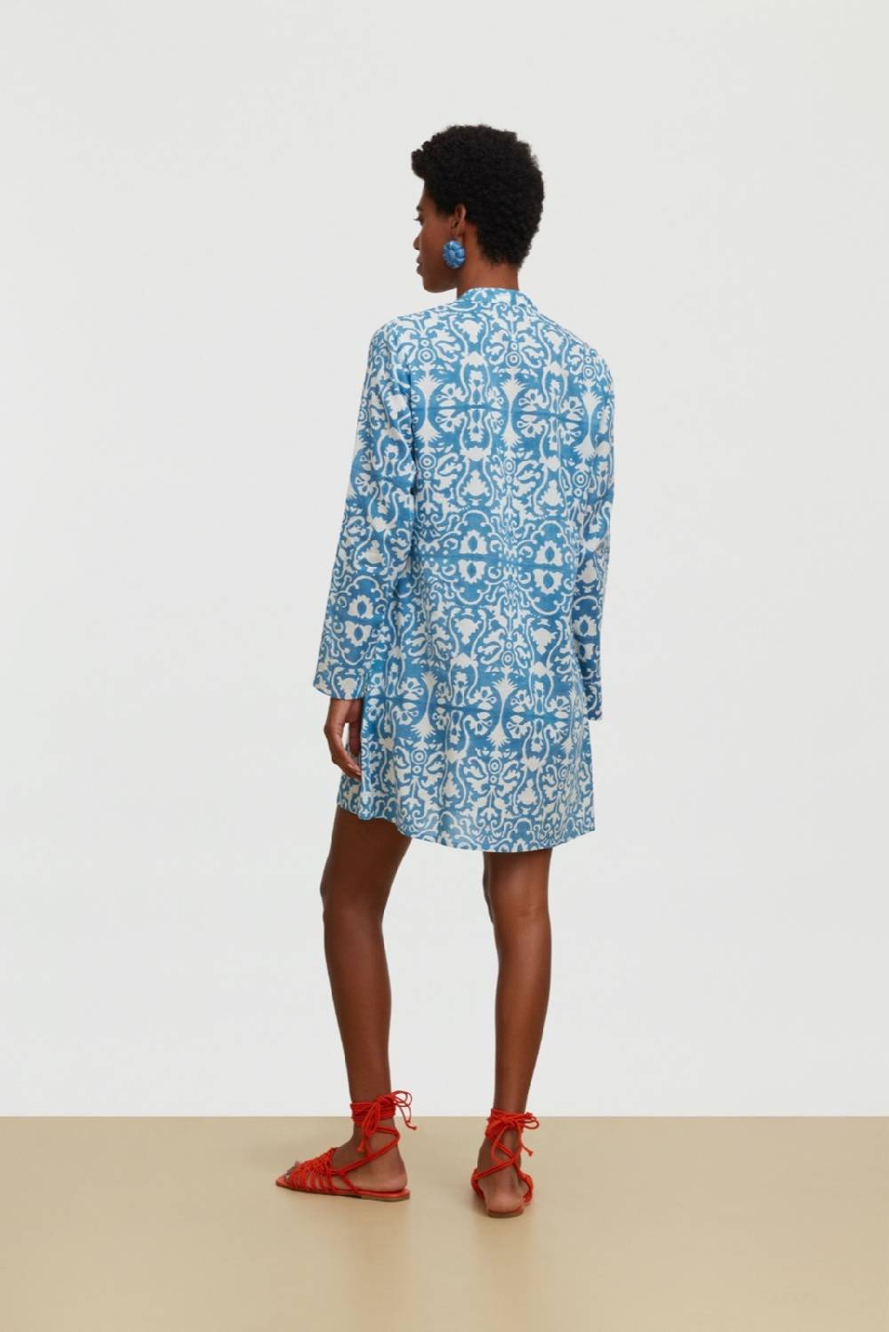 Lisa Corti kurta corta damask design white blue 2025
