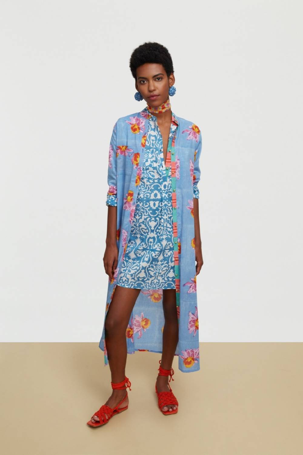 Lisa Corti kurta corta damask design white blue 2025