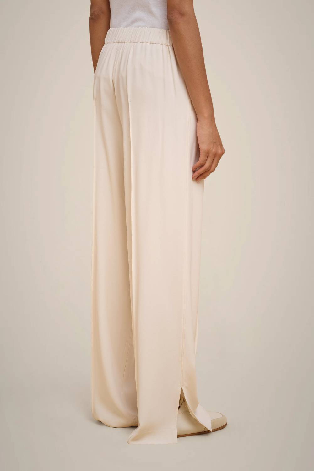 Liviana Conti PANTALONE SPACCHI W4FF4WS46A10-2.38 2025