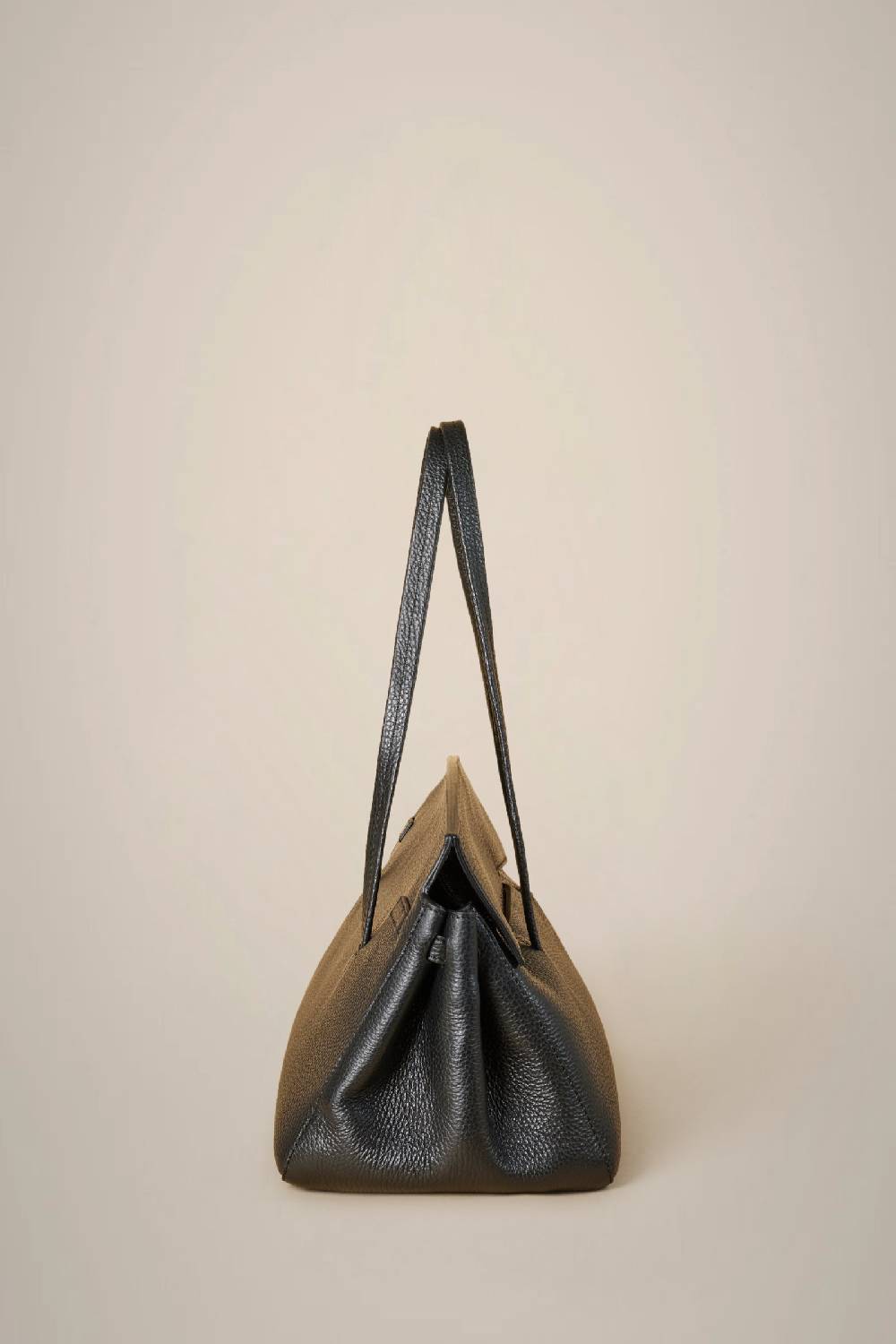 Liviana Conti HAND BAG CON PATTINA W4AA4WA05Y69-0.NR Nuovi prodotti