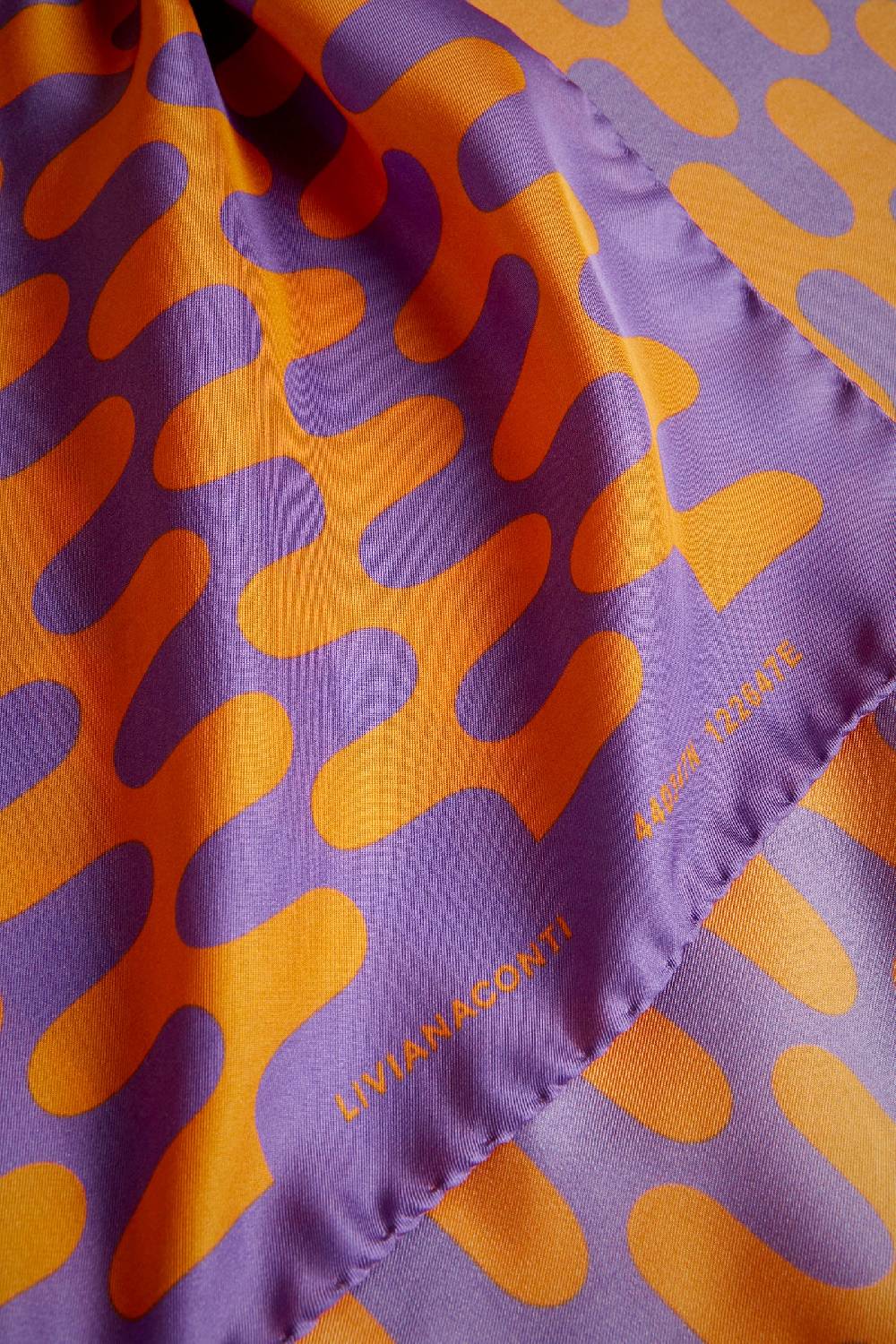 Liviana Conti FOULARD STAMPA ONDE S4AA4SF11ONDE3.NR Offerta San Valentino