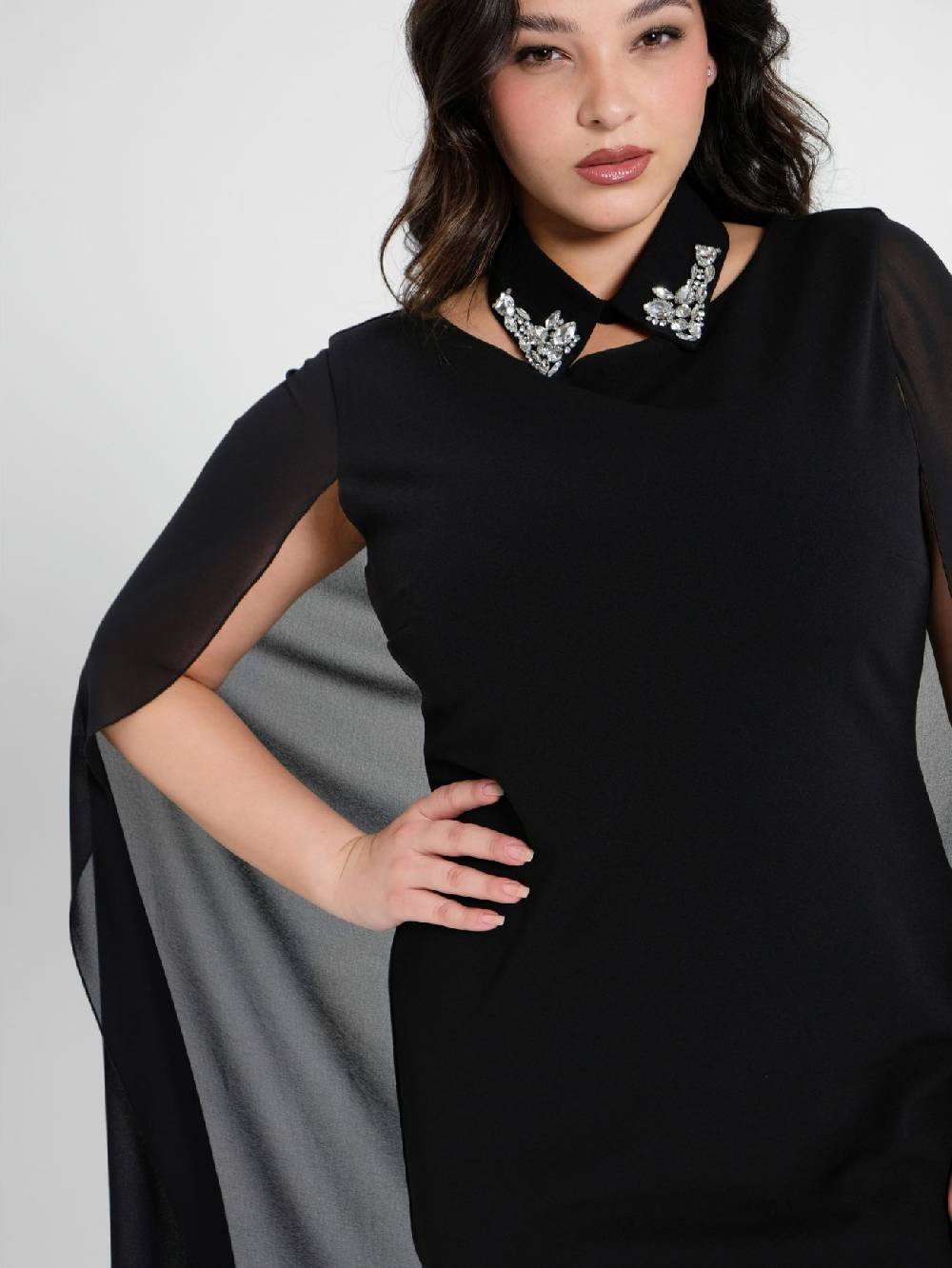 Rinascimento Tubino Curvy con Mantella e Colletto Offerta