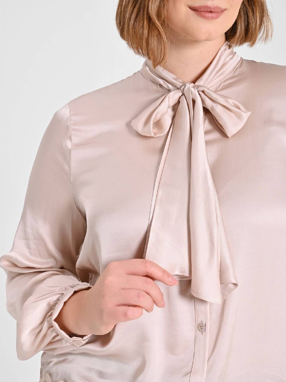Rinascimento Camicia Curvy Bianca con Fiocco Negozio