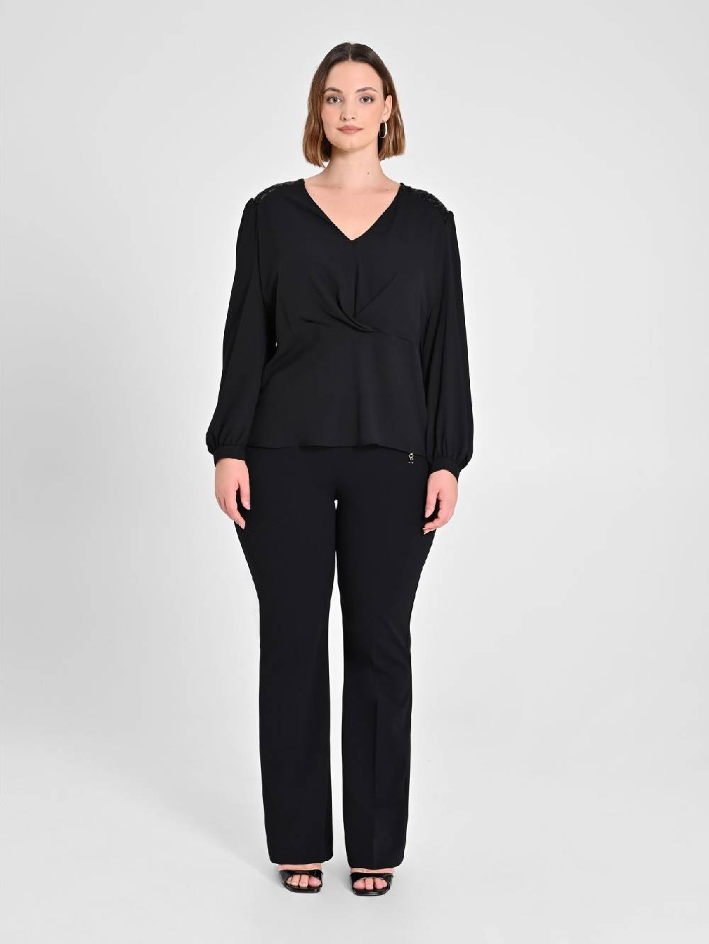 Rinascimento Blusa curvy con dettaglio paillettes Italy