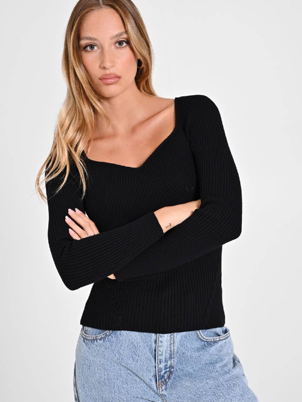 Rinascimento Maglia Nera con Scollo a Cuore Black Friday Prezzi