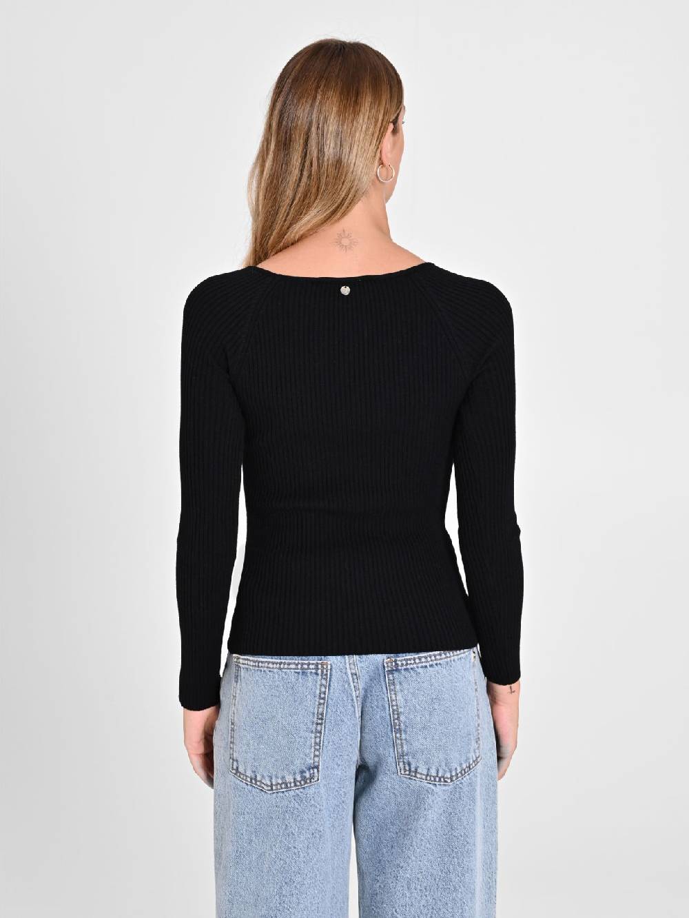 Rinascimento Maglia Nera con Scollo a Cuore Black Friday Prezzi