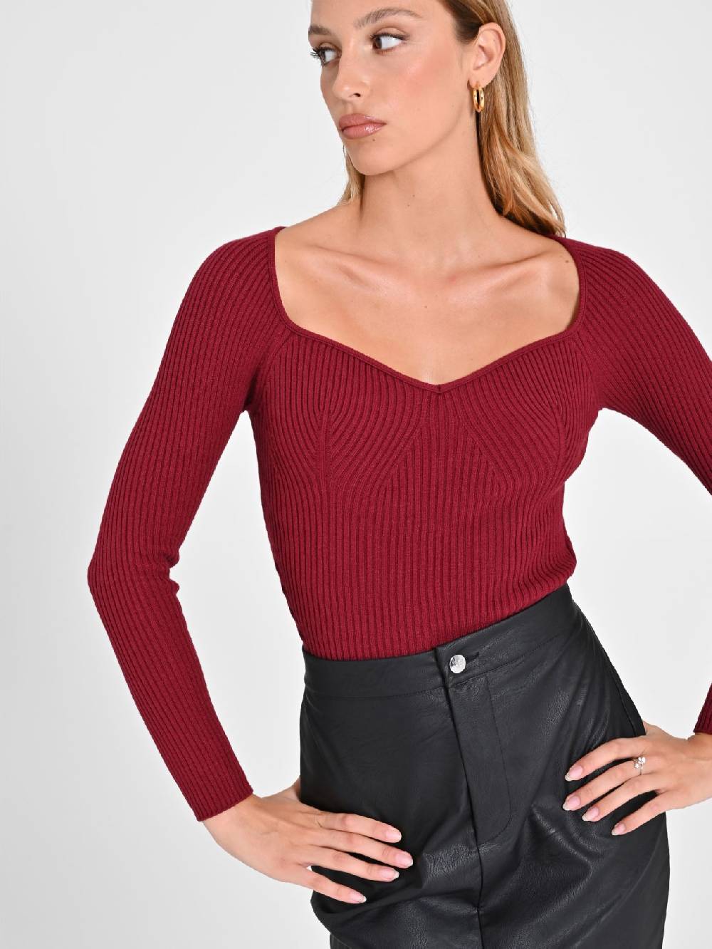 Rinascimento Maglia Bordeaux con Scollo a Cuore 50% di sconto per tempo limitato