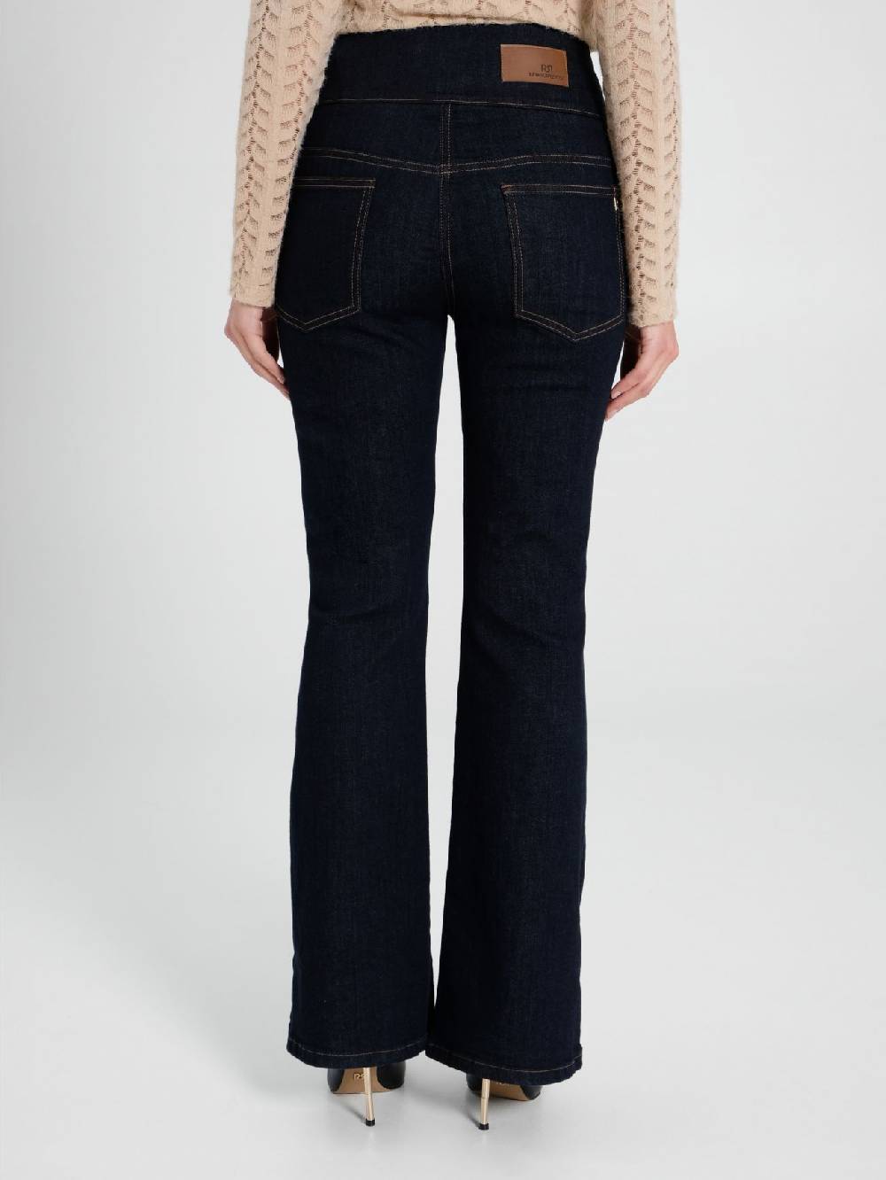 Rinascimento Jeans Flared a Vita Alta In Linea