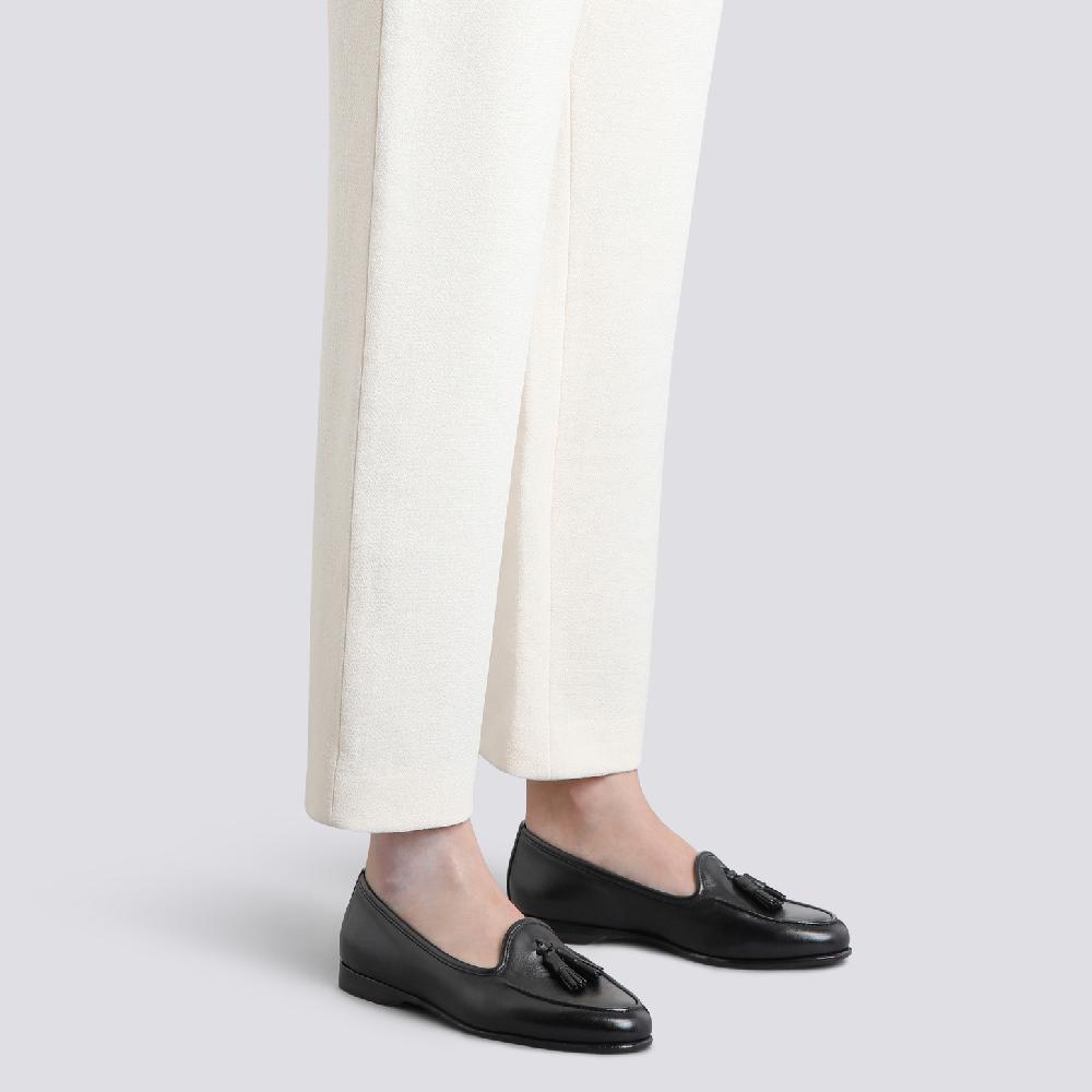 Santoni Mocassino Andrea con nappe da donna in pelle nera Acquista Ora