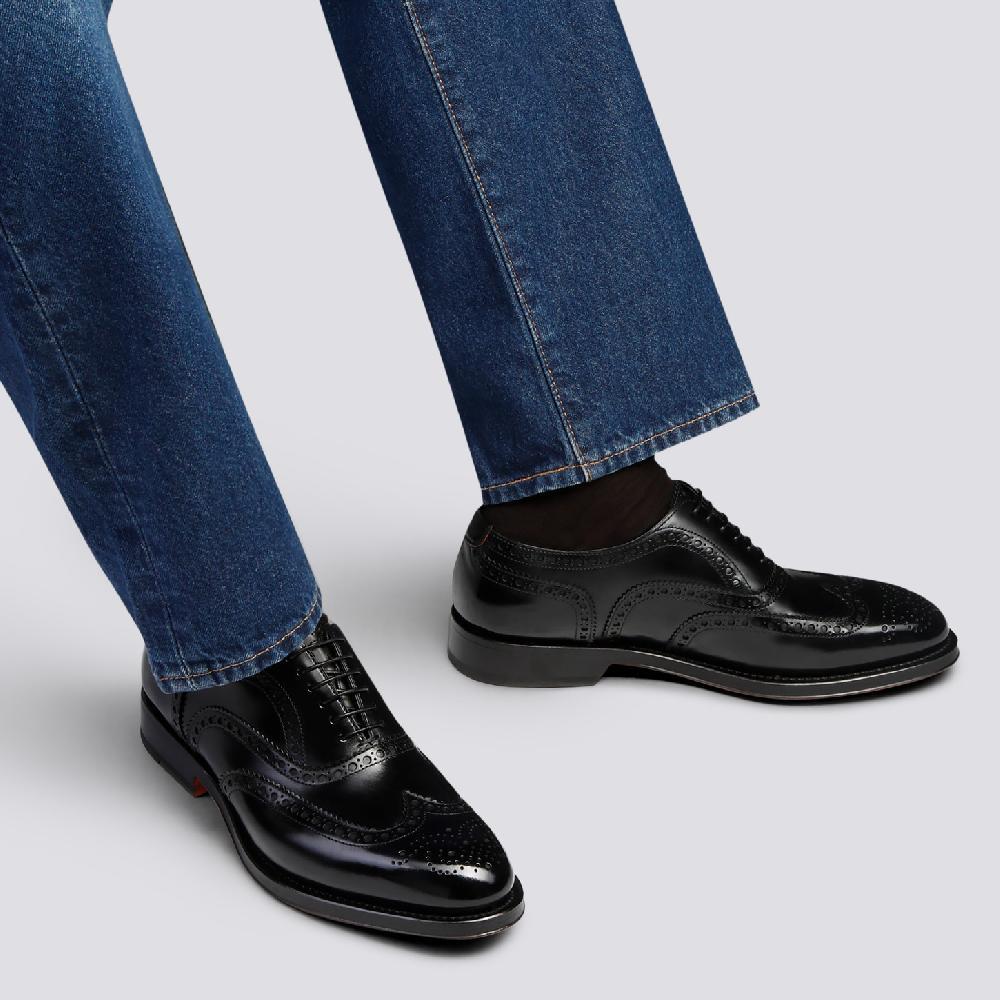 Santoni Stringata oxford brogue da uomo in pelle anticata nera Spedizione Gratuita