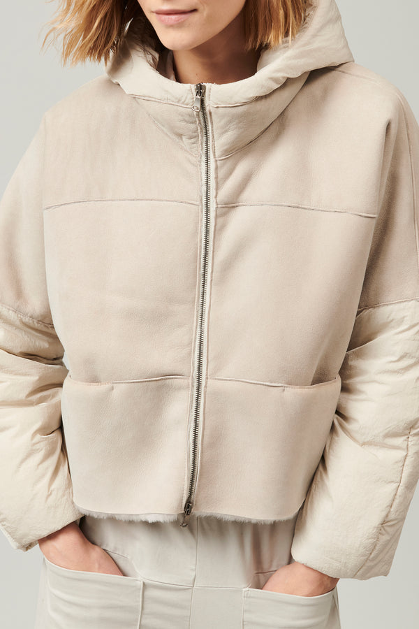 Transit Par Such Giubbino in montone zippato imbottito con cappuccio e maniche in nylon – Transit Qualità