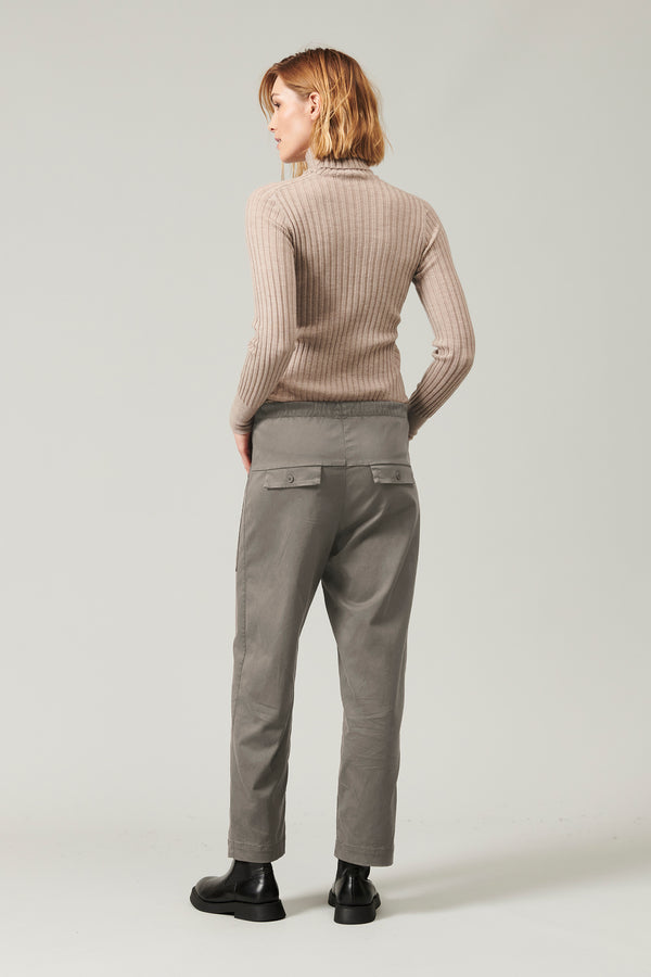 Transit Par Such Pantalone comfort fit con tasche davanti in viscosa e cotone stretch. – Transit Consegna Veloce