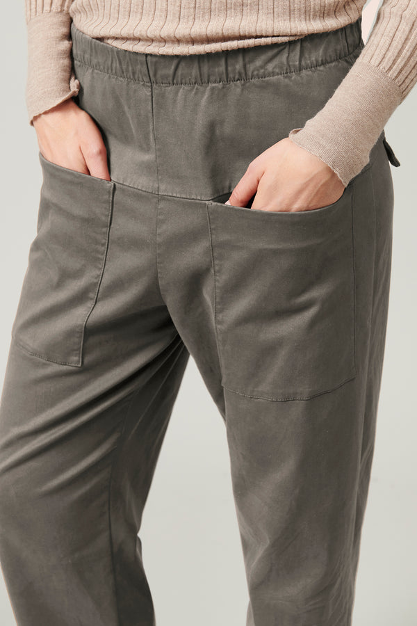Transit Par Such Pantalone comfort fit con tasche davanti in viscosa e cotone stretch. – Transit Consegna Veloce