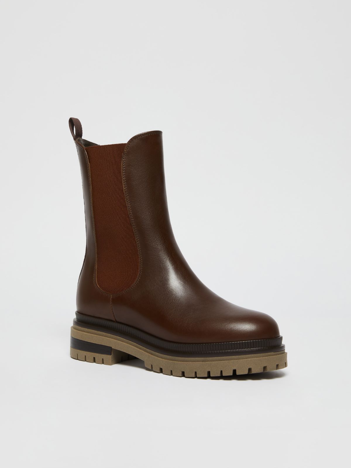 Weekend Ankle boot in pelle semilucida In Linea