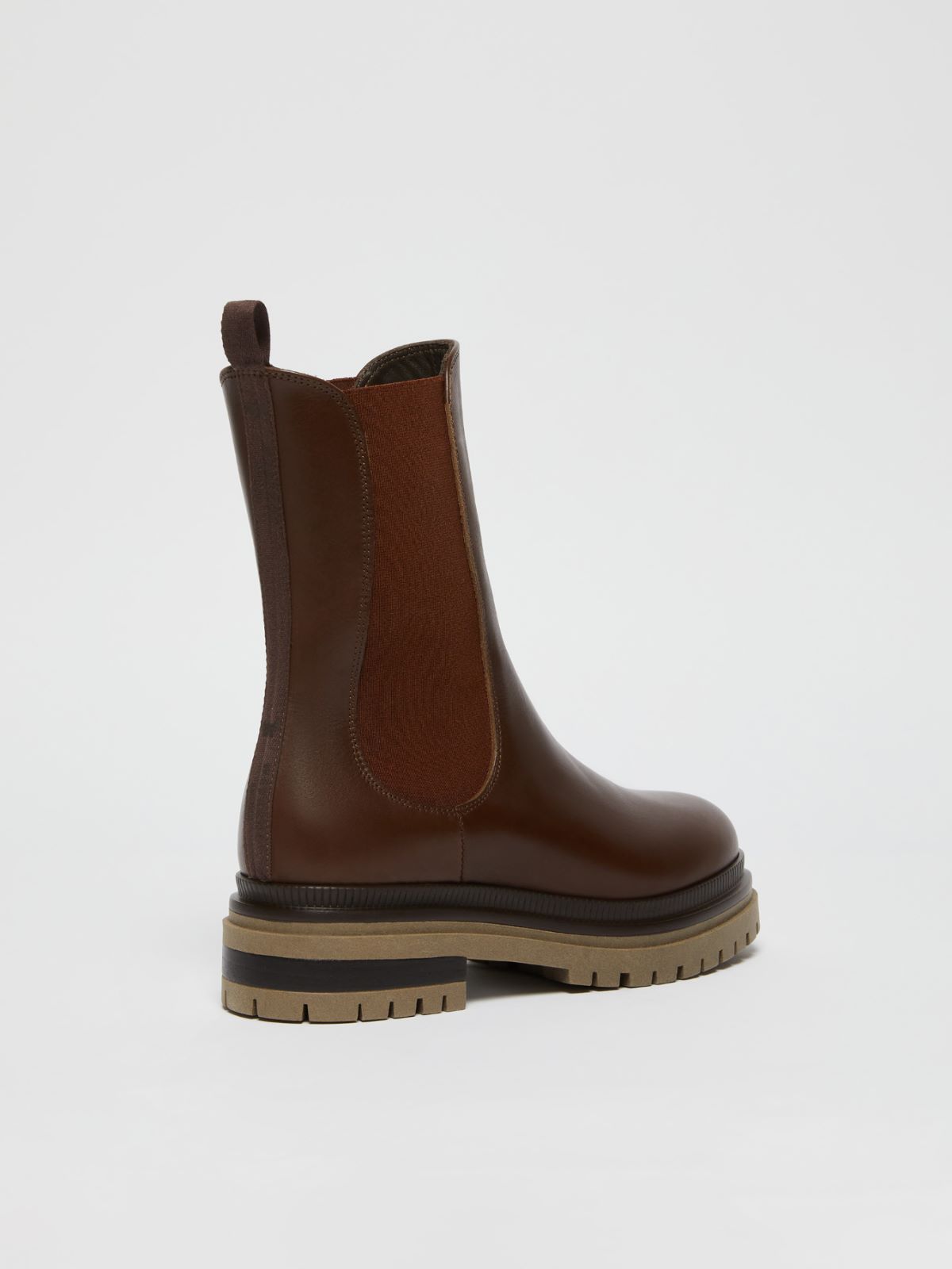 Weekend Ankle boot in pelle semilucida In Linea