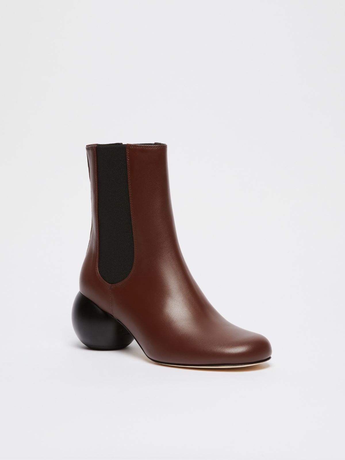 Weekend Chelsea boot con maxi boule Negozi Online
