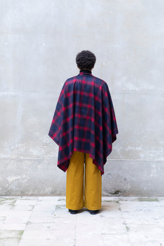 ﻿Zerobarracento Recycled Wool Midi Cape Sottocosto