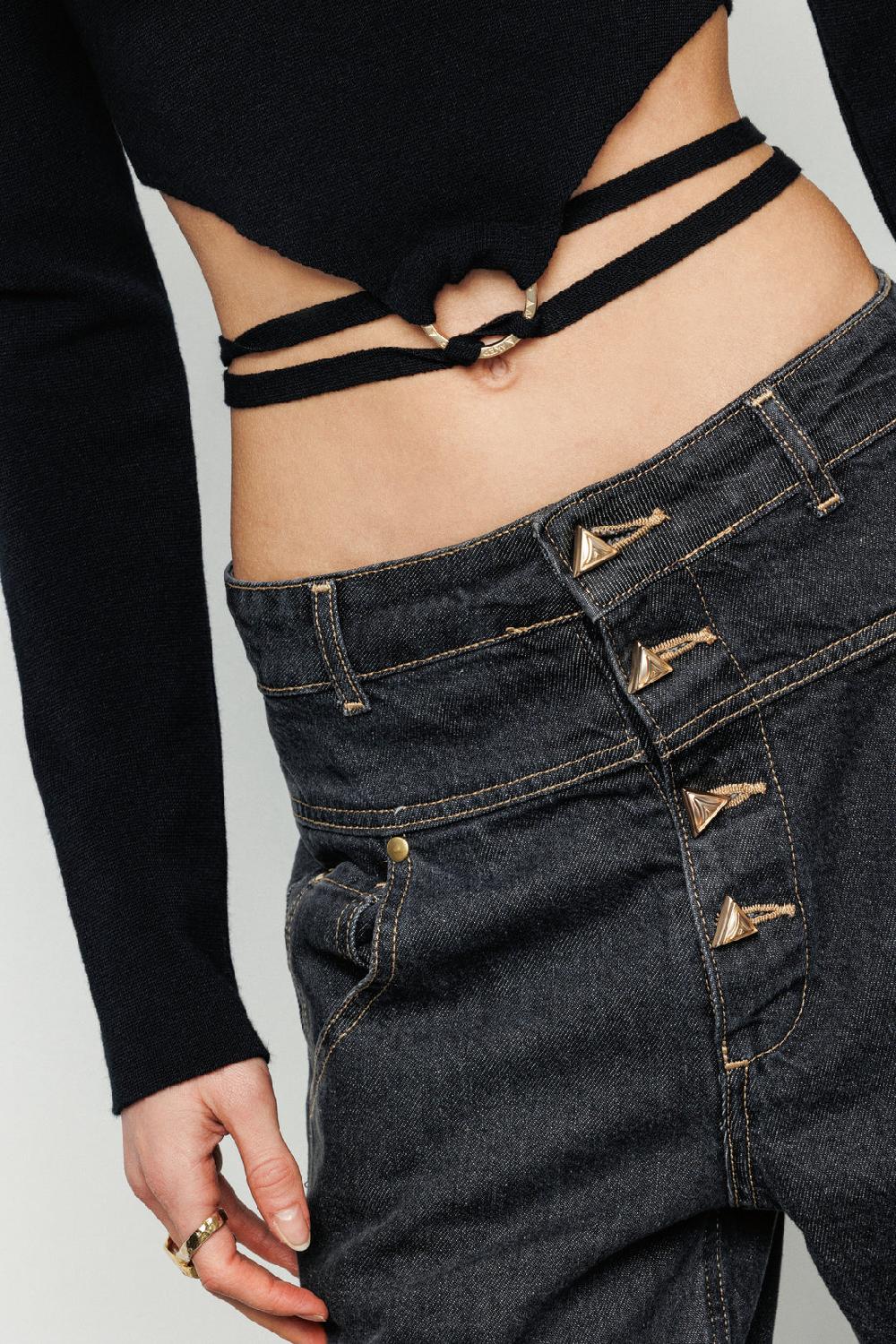 Akep CROP TOP AKEP A COLLO ALTO CUT CHEST Presa