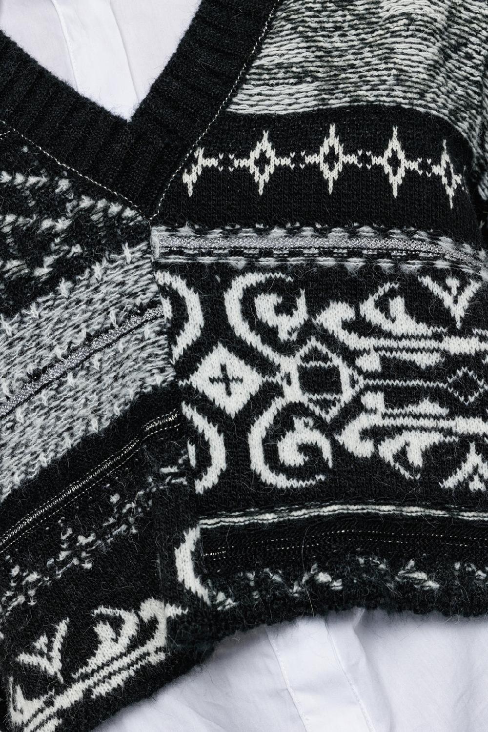 Akep PULLOVER CROP AKEP ASIMMETRICO CON SCOLLO A V Novità
