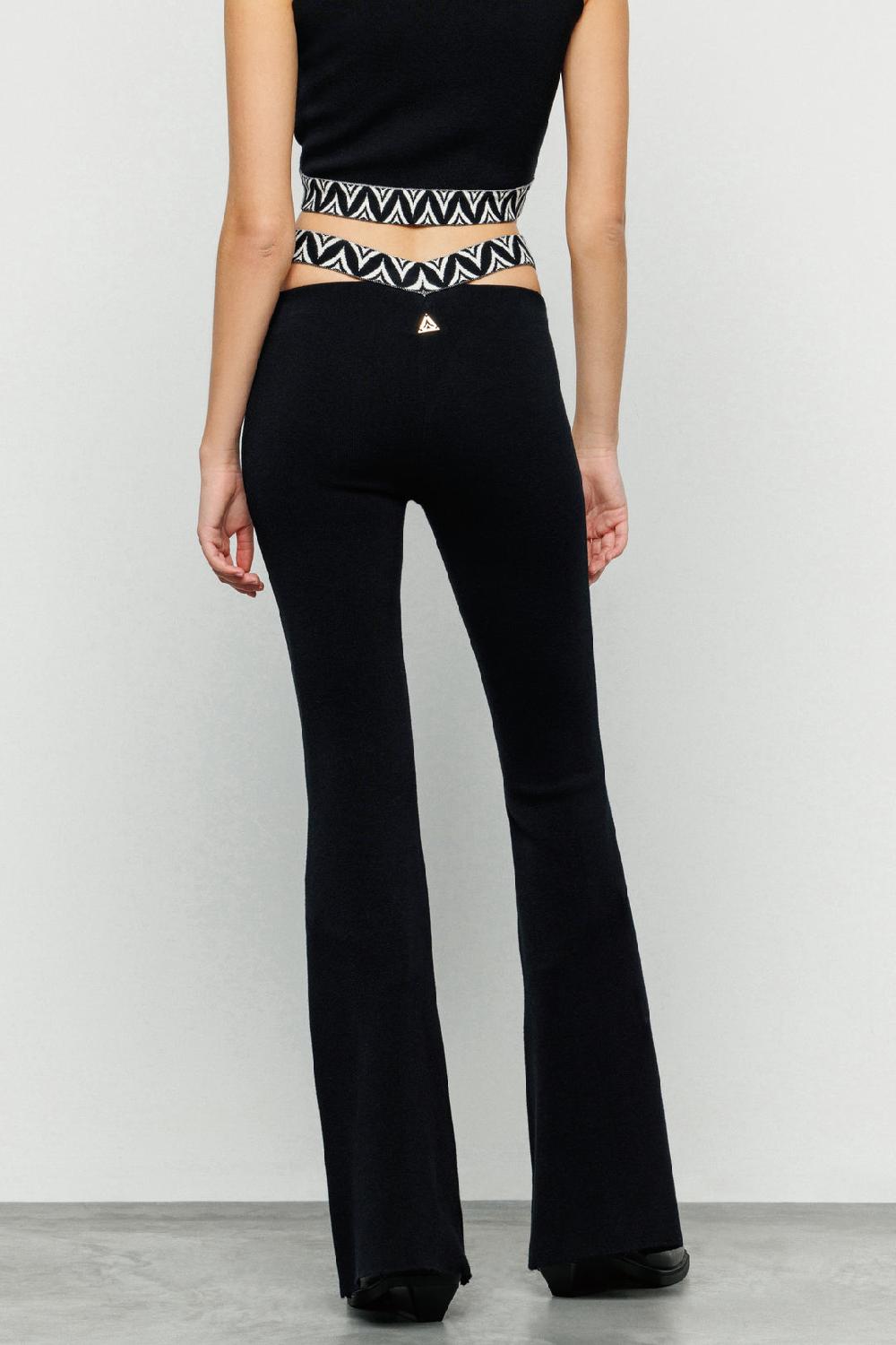 Akep PANTALONE FLARE AKEP CON DETTAGLIO JACQUARD LOGO ALLOVER Novità