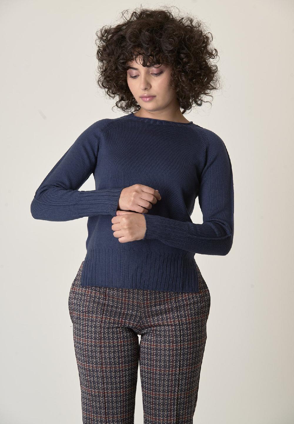 Angelico Girocollo blu lana merinos con spacchi Offerta speciale