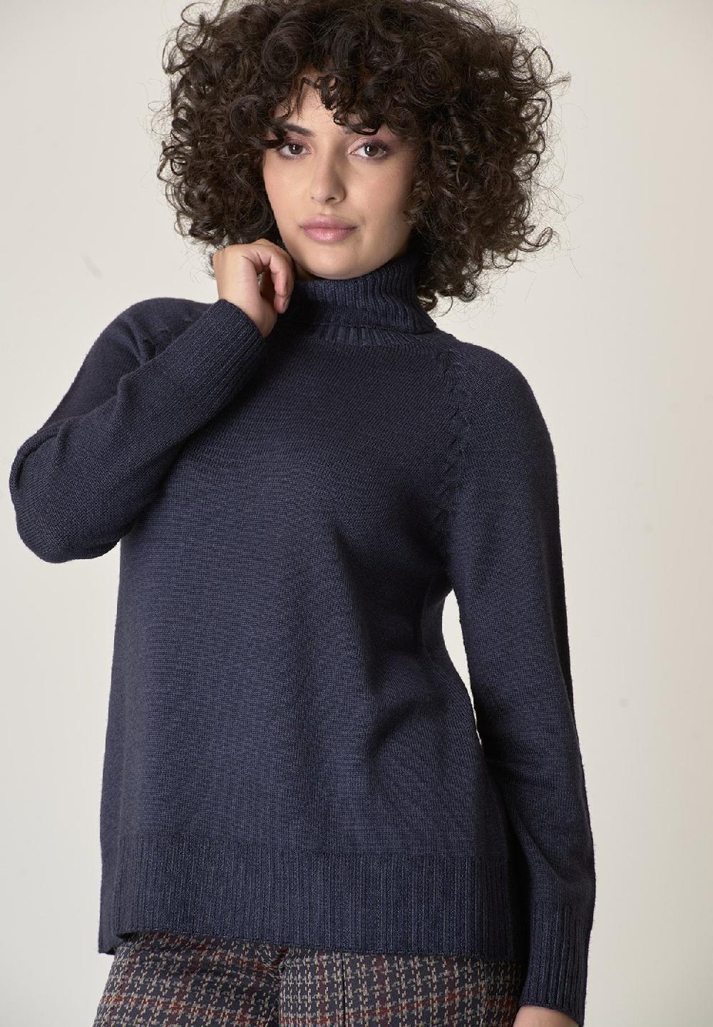Angelico Dolcevita blu lana merinos treccia raglan Italy