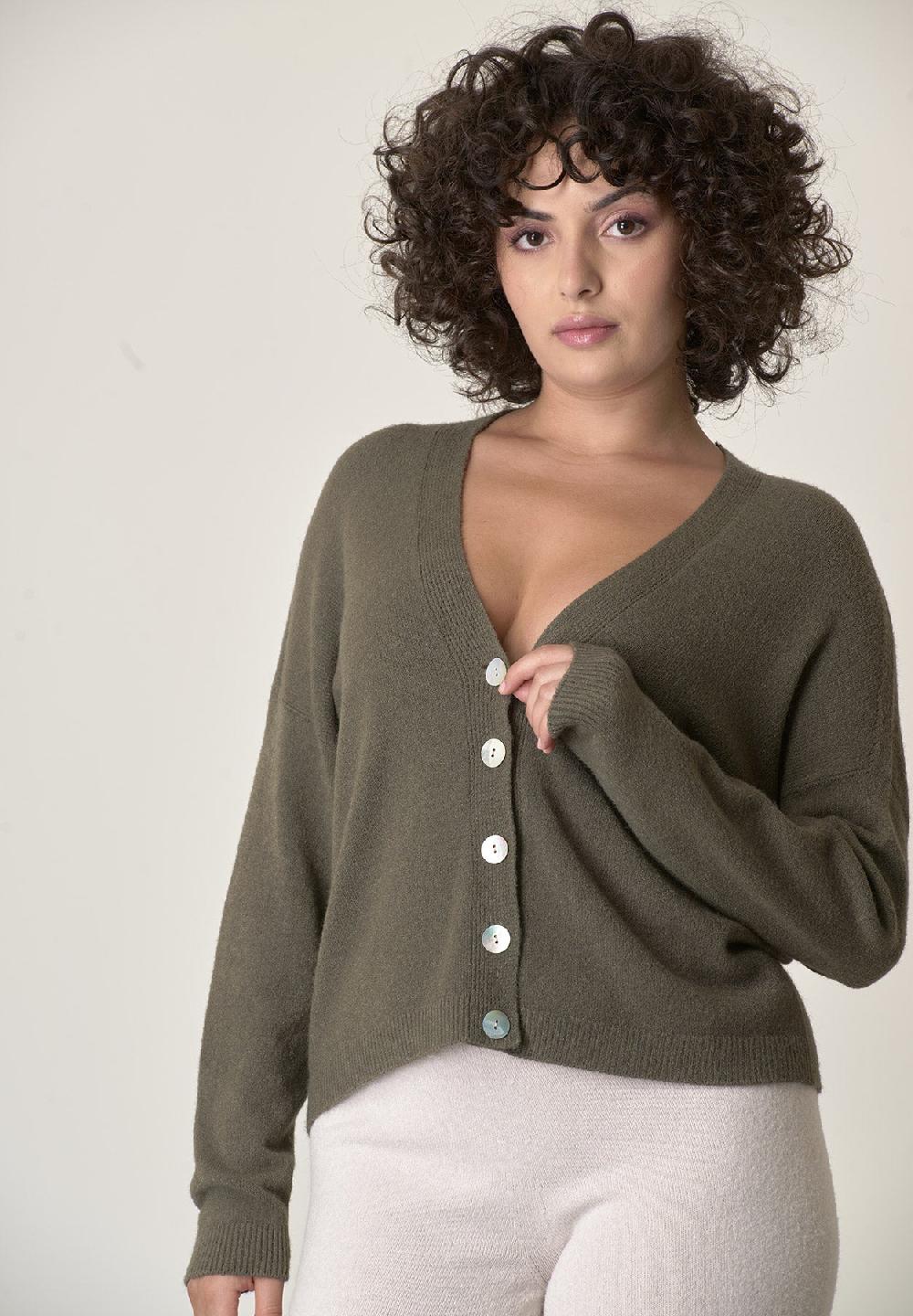 Angelico Cardigan verde muschio bottoni Affare Del Giorno