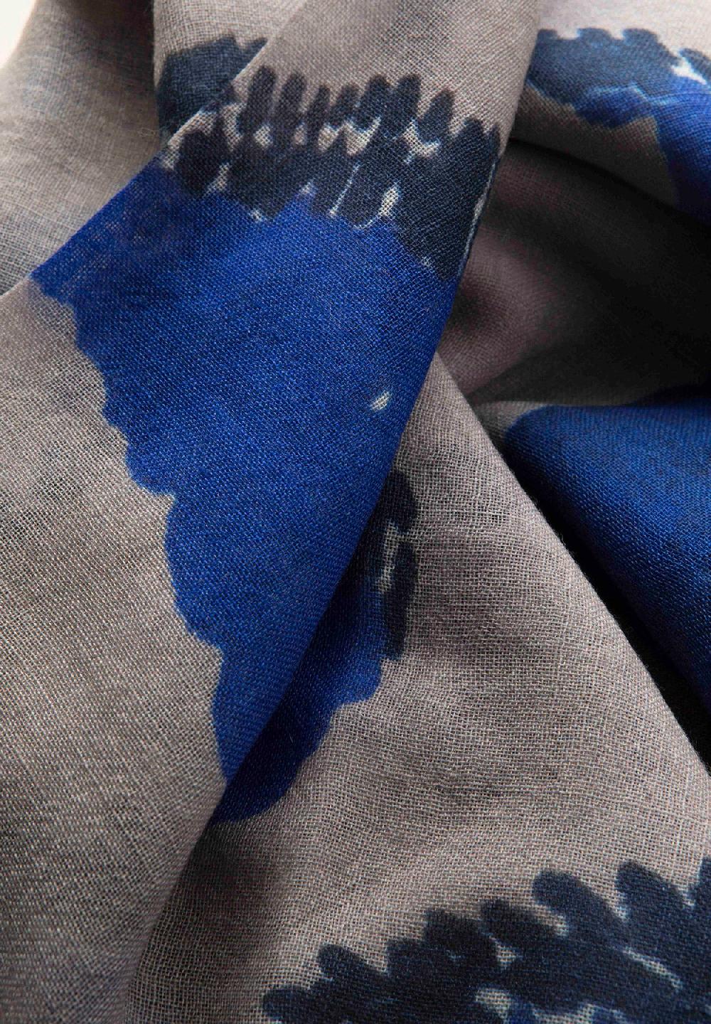 Angelico Stola grigia blu fantasia astratta lana frange Offerta temporanea