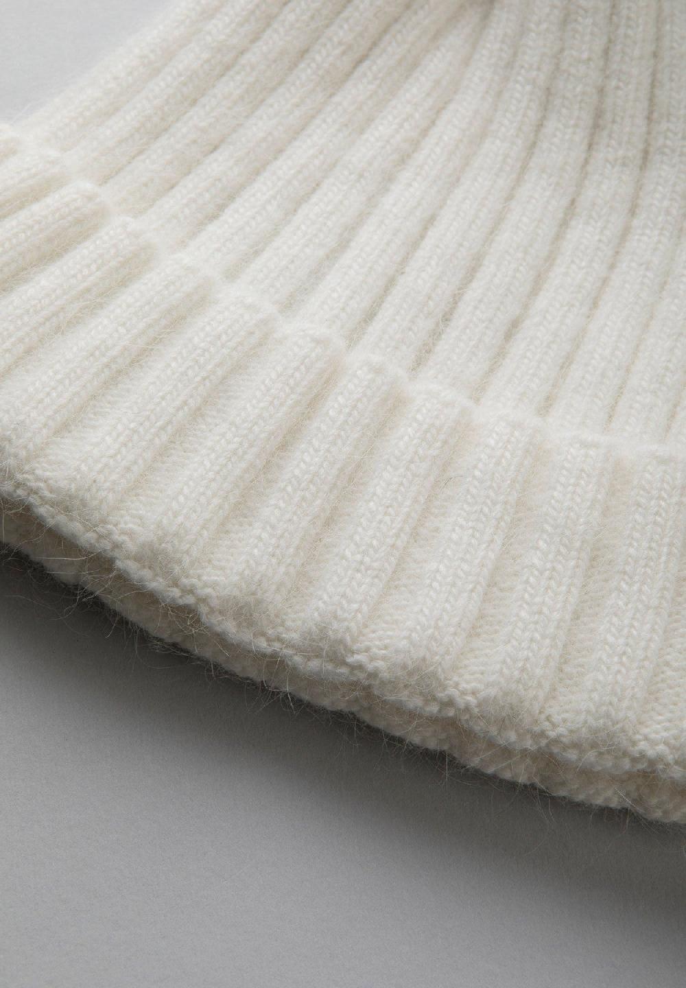 Angelico Berretto bianco pompon Offerta